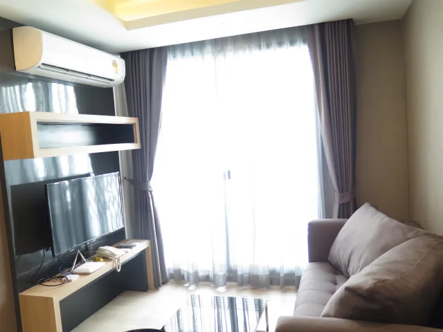 Upper Suites Sukhumvit 25
