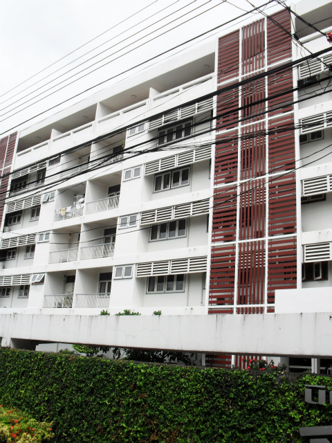 Niti Court