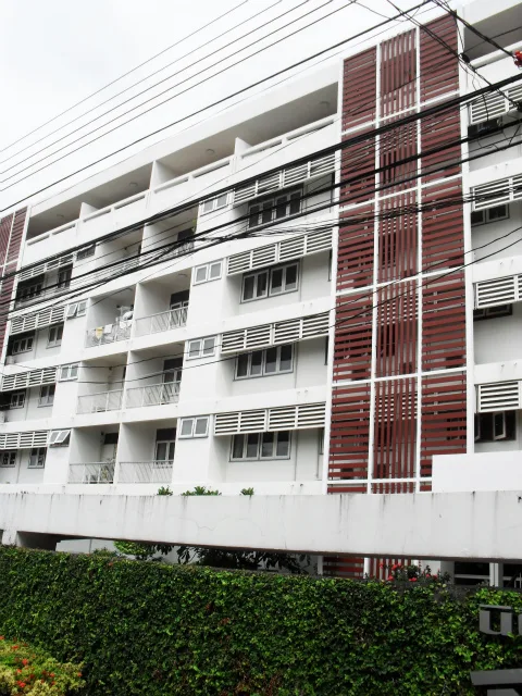 Niti Court