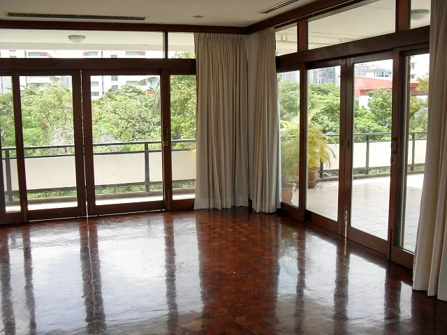Praphai House
