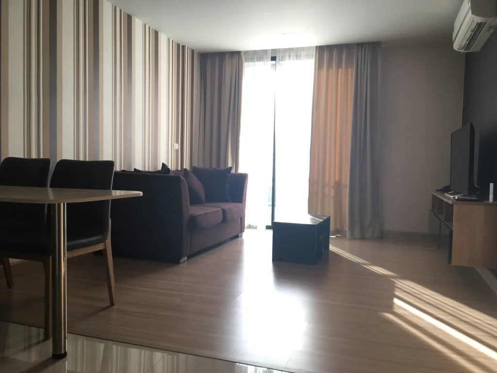 Ten Ekamai Suites